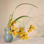 春の生け花春の庭仕事楽しいです