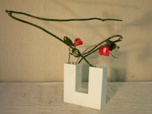 不出来な生け花も楽しい作品でありたい