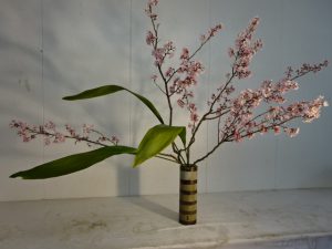 春うらら　海も川も野も